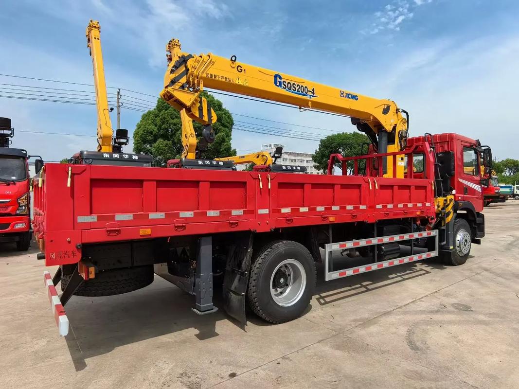 平?jīng)龃筮\折疊隨車吊 高效生產(chǎn)的典范